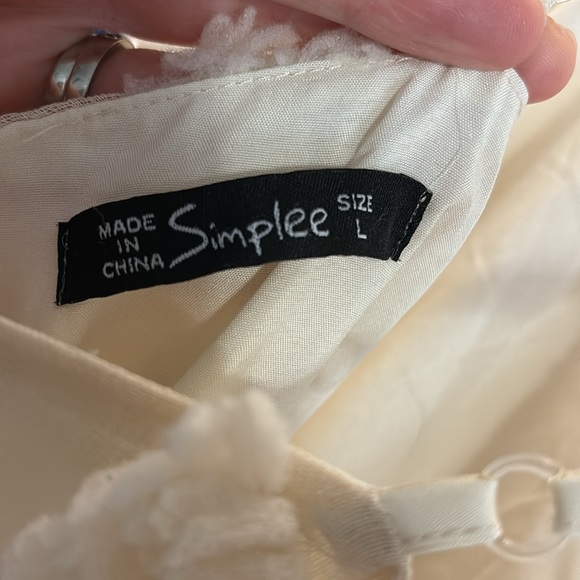 Flirty dress with floral add ons - size Large - Picture 3 of 7